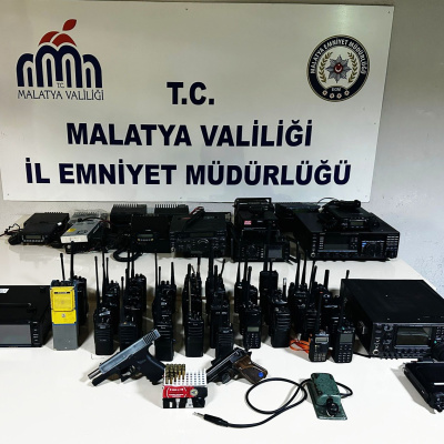 Emniyet frekansı dinleyenlere baskın