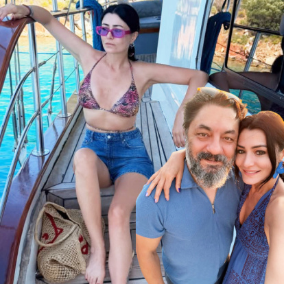 Deniz Çakır, eşiyle mavi turda