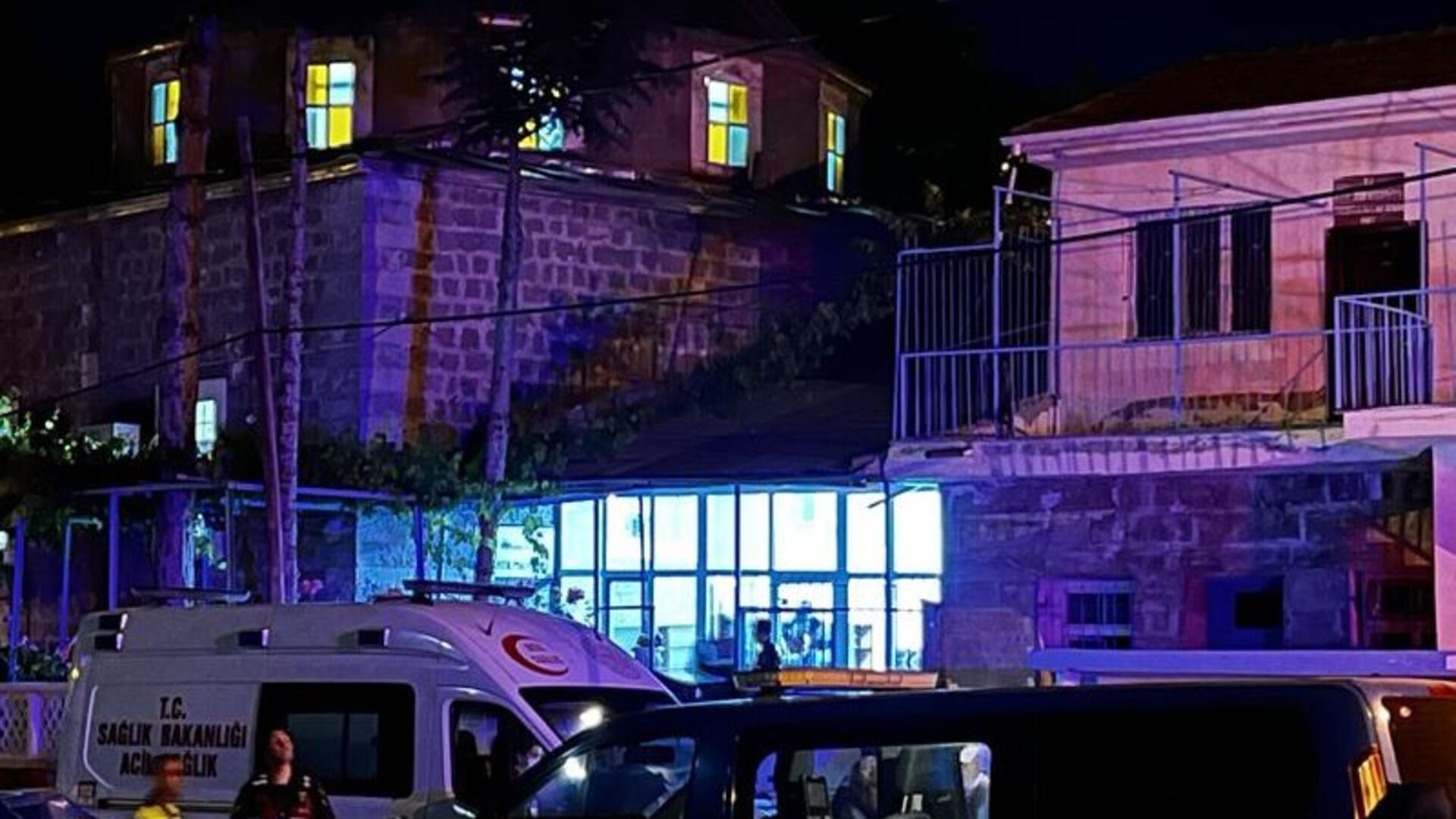 Kayseri'de Camide Bıçaklı Kavga: 2 Kişi Hayatını Kaybetti