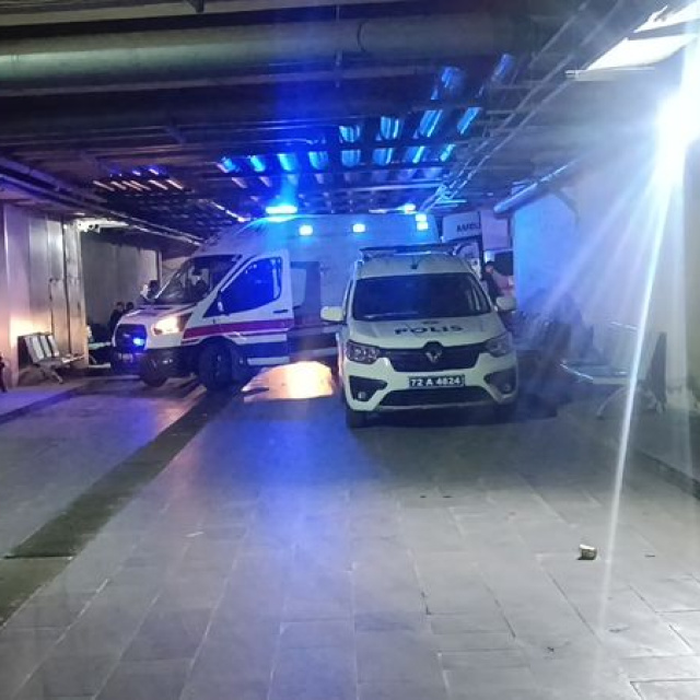 Evinin önünde beklerken başından vuruldu!