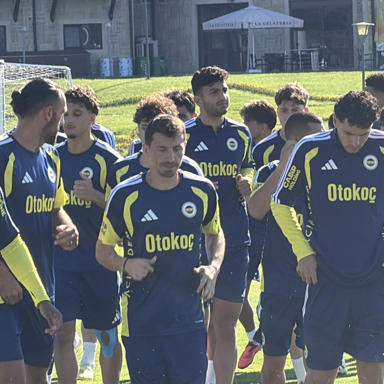 Fenerbahçe, taraftara açık idman yaptı!