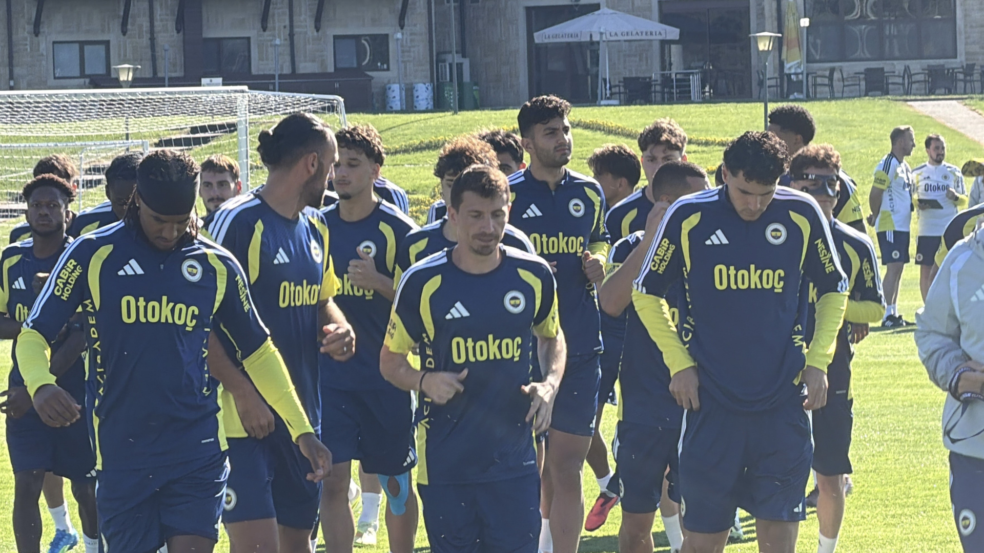 Fenerbahçe, Taraftara Açık İdmanda 6 Bin Kişiyle Buluştu