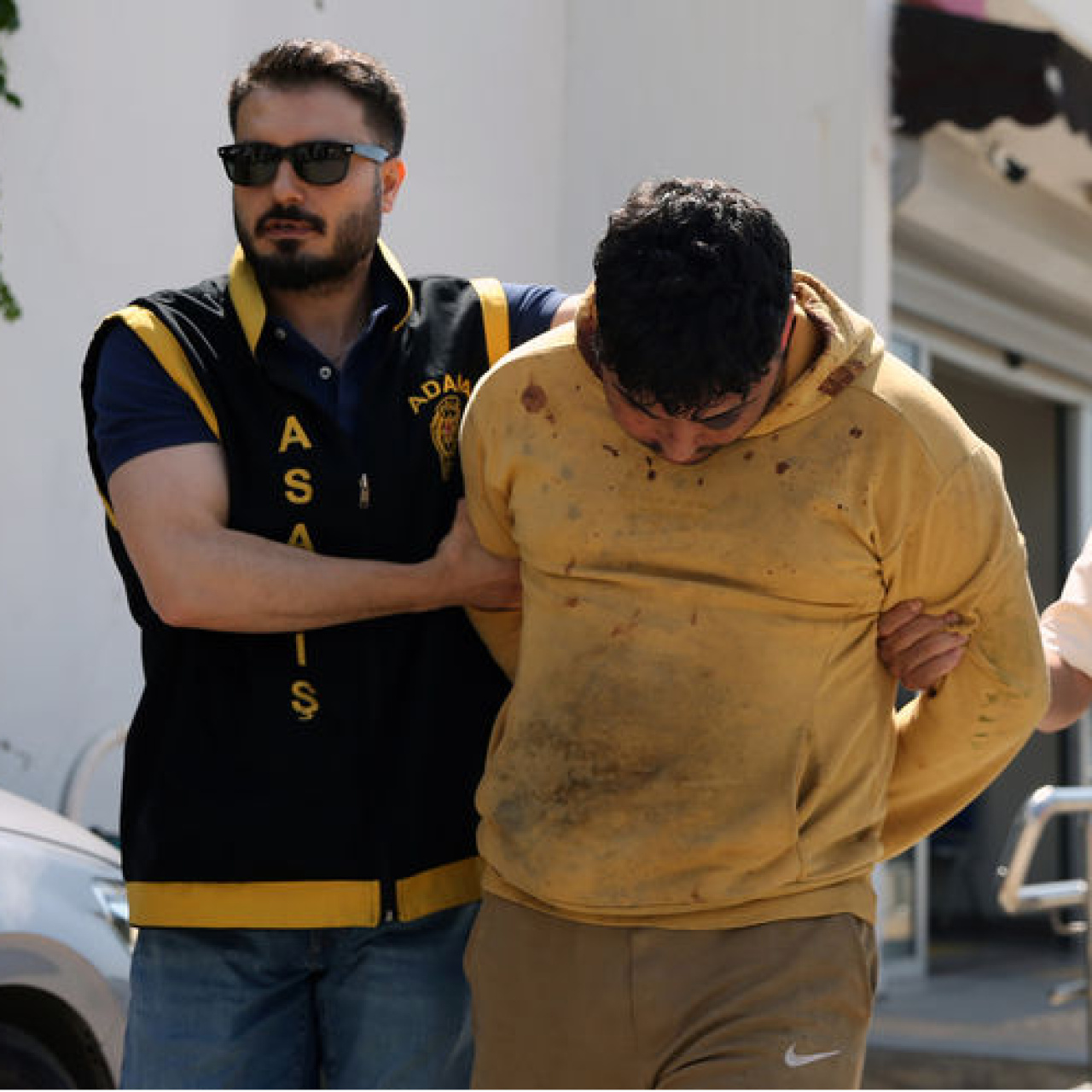 Gürültü yaptı mekandan atıldı! İntikam kurşunu polisi vurdu!