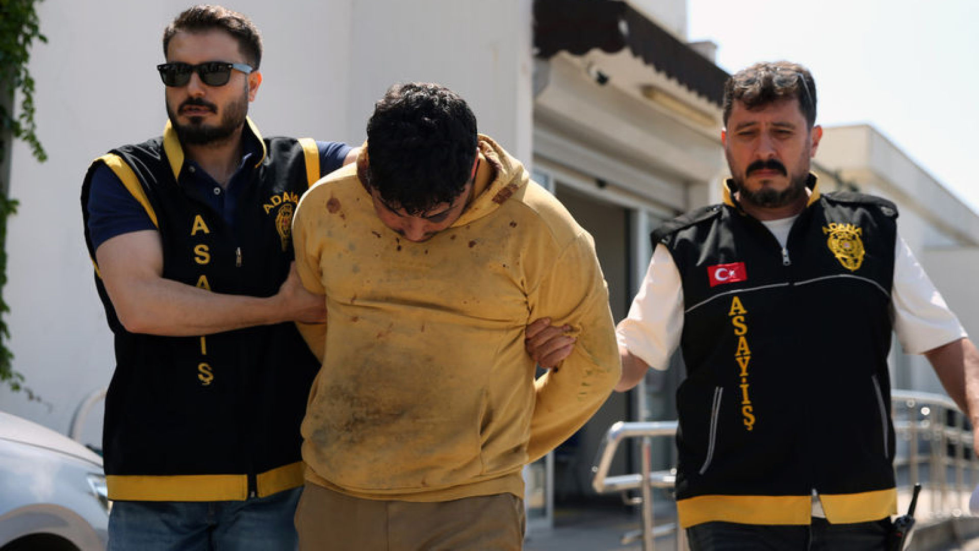 Gürültü Yaptı, Mekandan Atıldı, İntikam İçin Polisi Vurdu