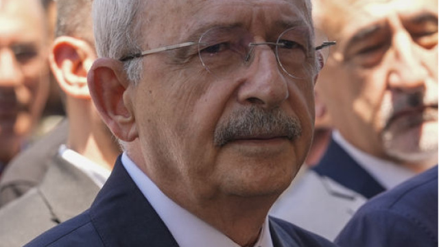 Kılıçdaroğlu'na şimdi "hain"  yaftası yapıştıranlar, onu  vaktiyle "Gandhi" diye  yere-göğe koyamayanlardır!