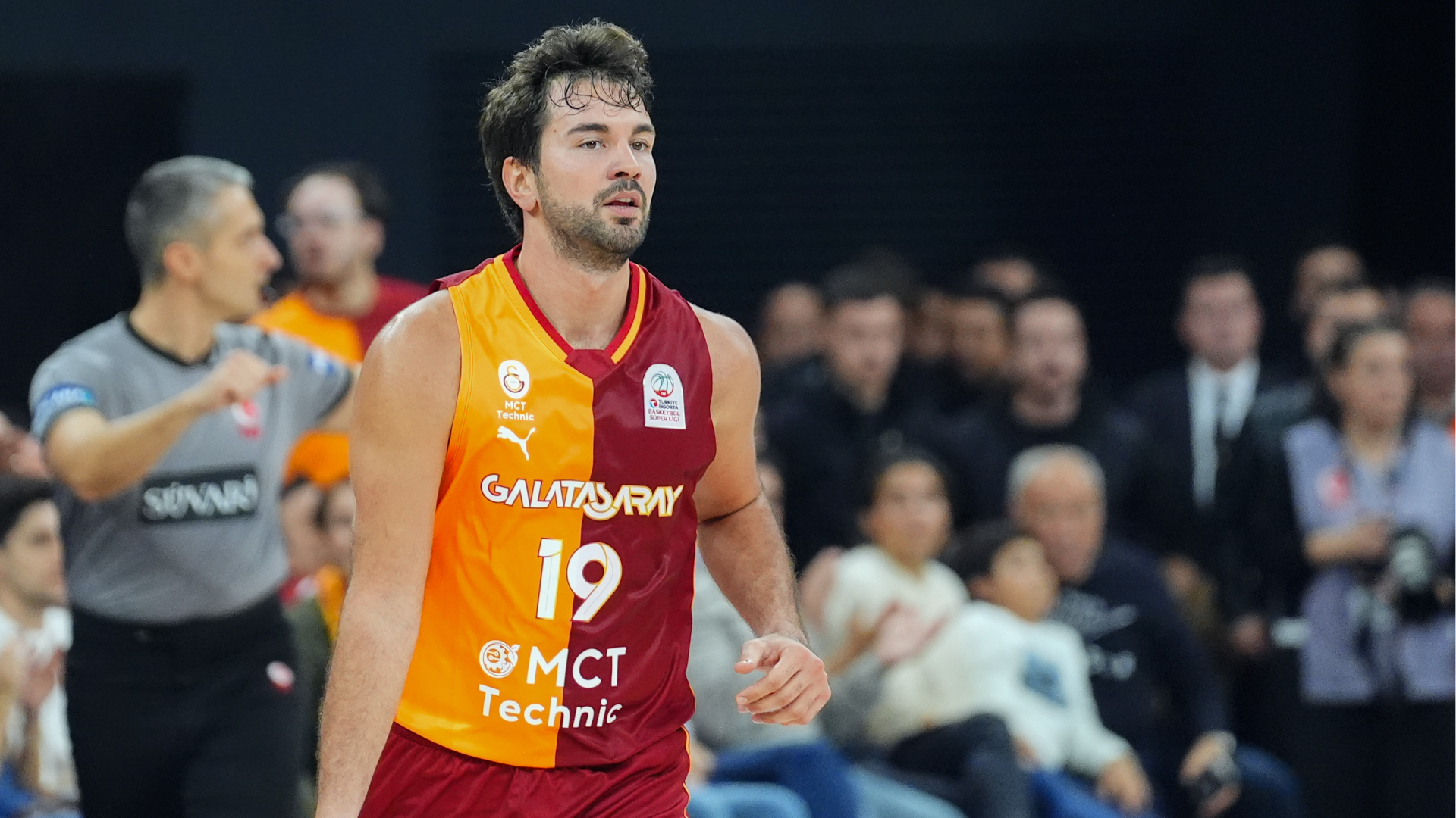 Buğrahan Tuncer, Galatasaray ile 2 yıl daha sözleşme imzaladı