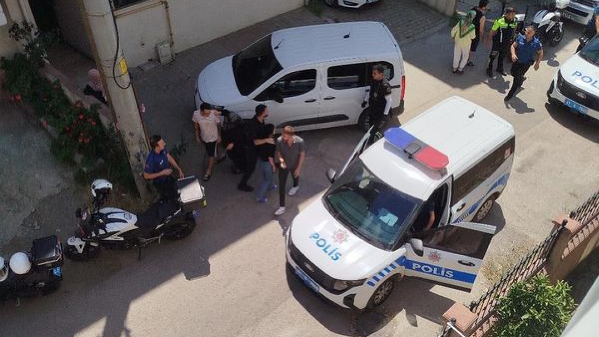 Kocaeli'de evde başından vurulan kadın ağır yaralı, 3 arkadaşı gözaltında