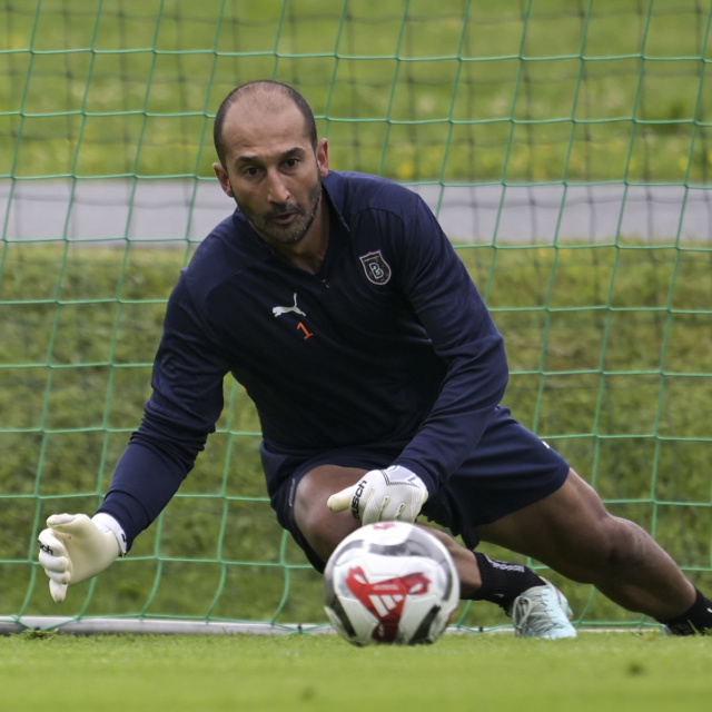 Başakşehir, Volkan Babacan'la uzattı!