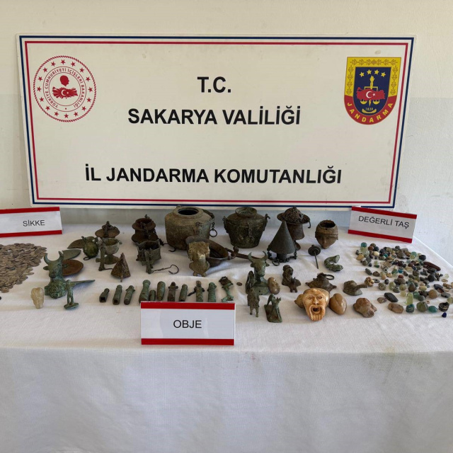 Evini kaçak müzeye dönüştürmüş