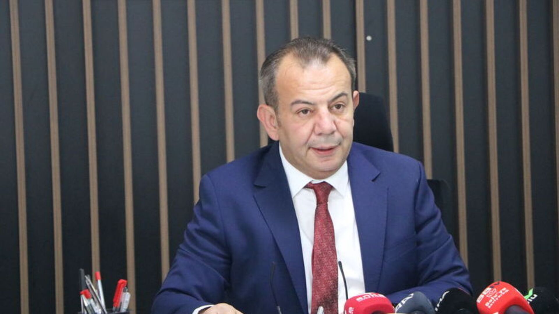 Tanju Özcan'a cinsel saldırı suçundan tahliye, irtikap soruşturması sürüyor