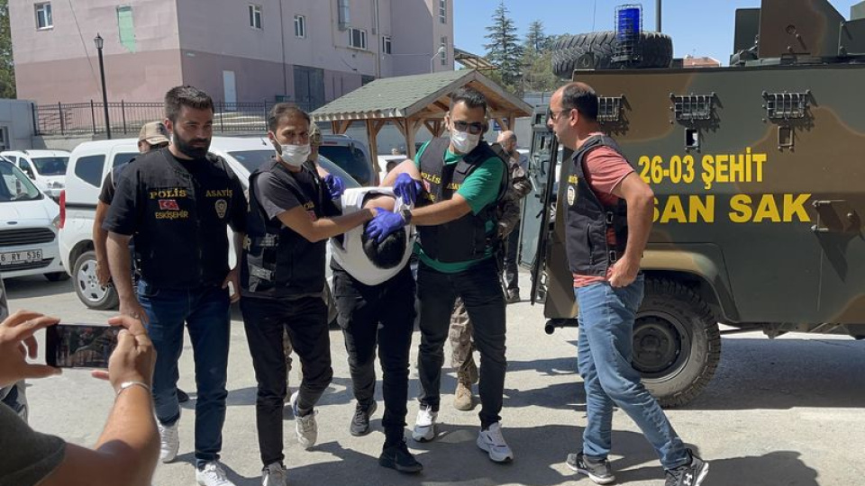 Hücum yeleği giyip dehşet saçmıştı! Cezaevinde intihar etti