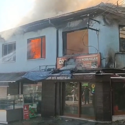 Bursa'da tarihi çarşıda yangın