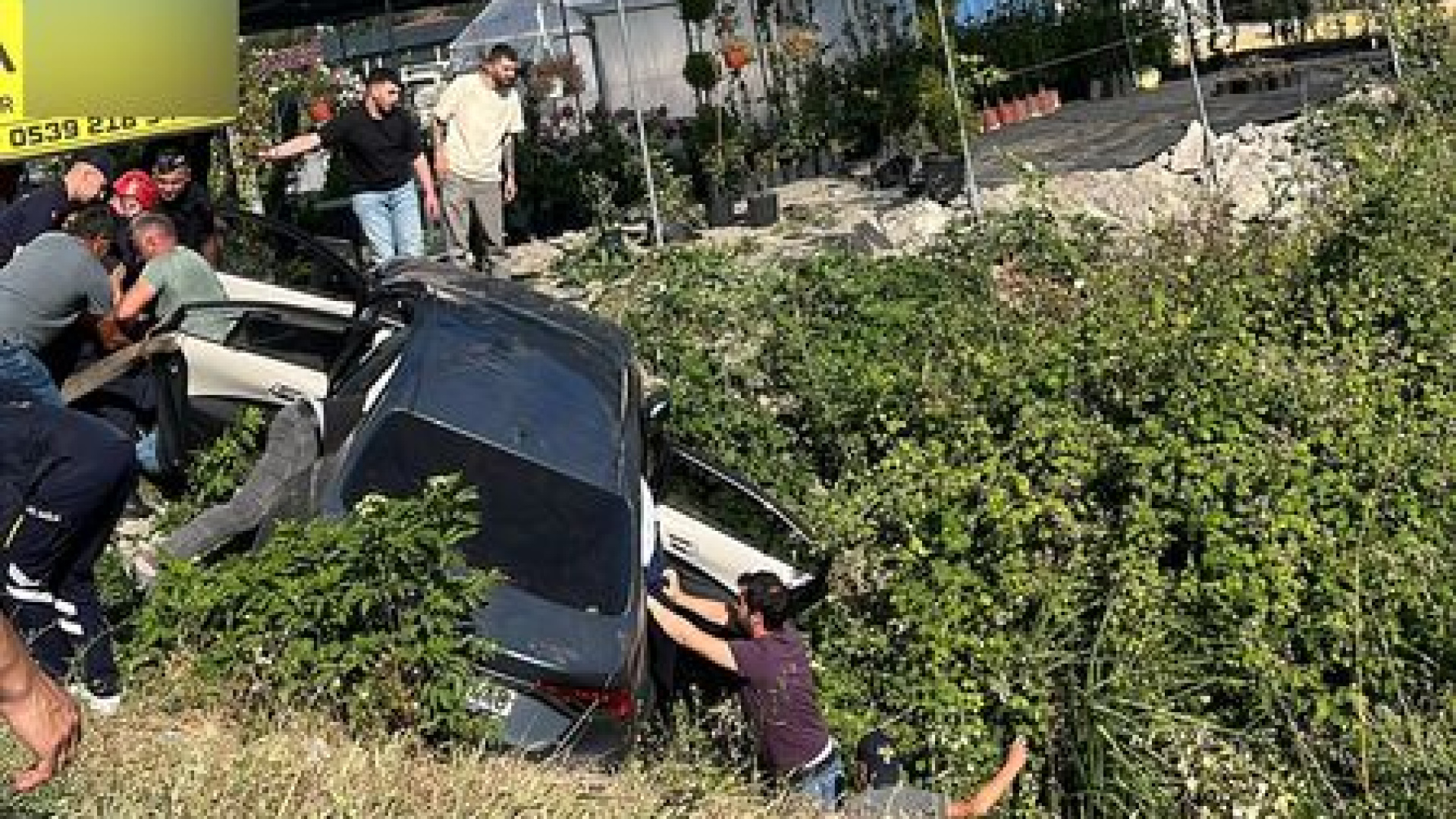 Sakarya'da korkunç kaza: Anne ve kızı öldü, baba ağır yaralı