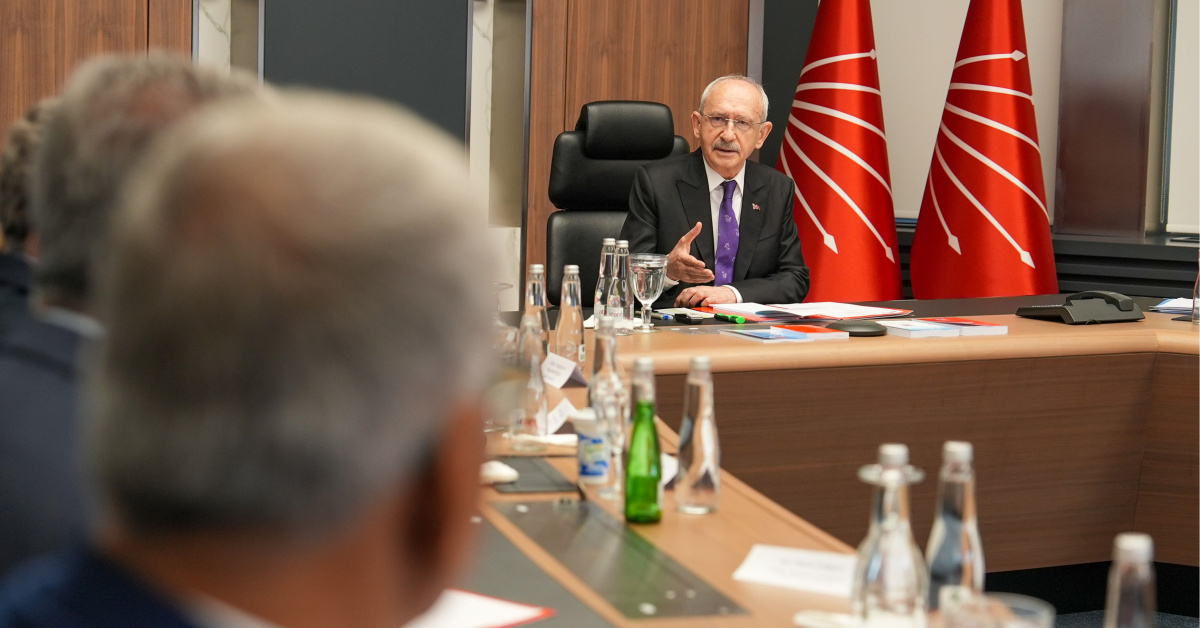 CHP'de 26 il başkanı görevden alındı