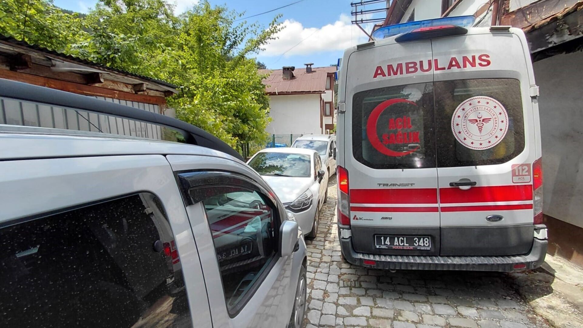 Uşak'ta Bankta Otururken Otomobilin Çarptığı Ahmet Aydemir Hayatını Kaybetti