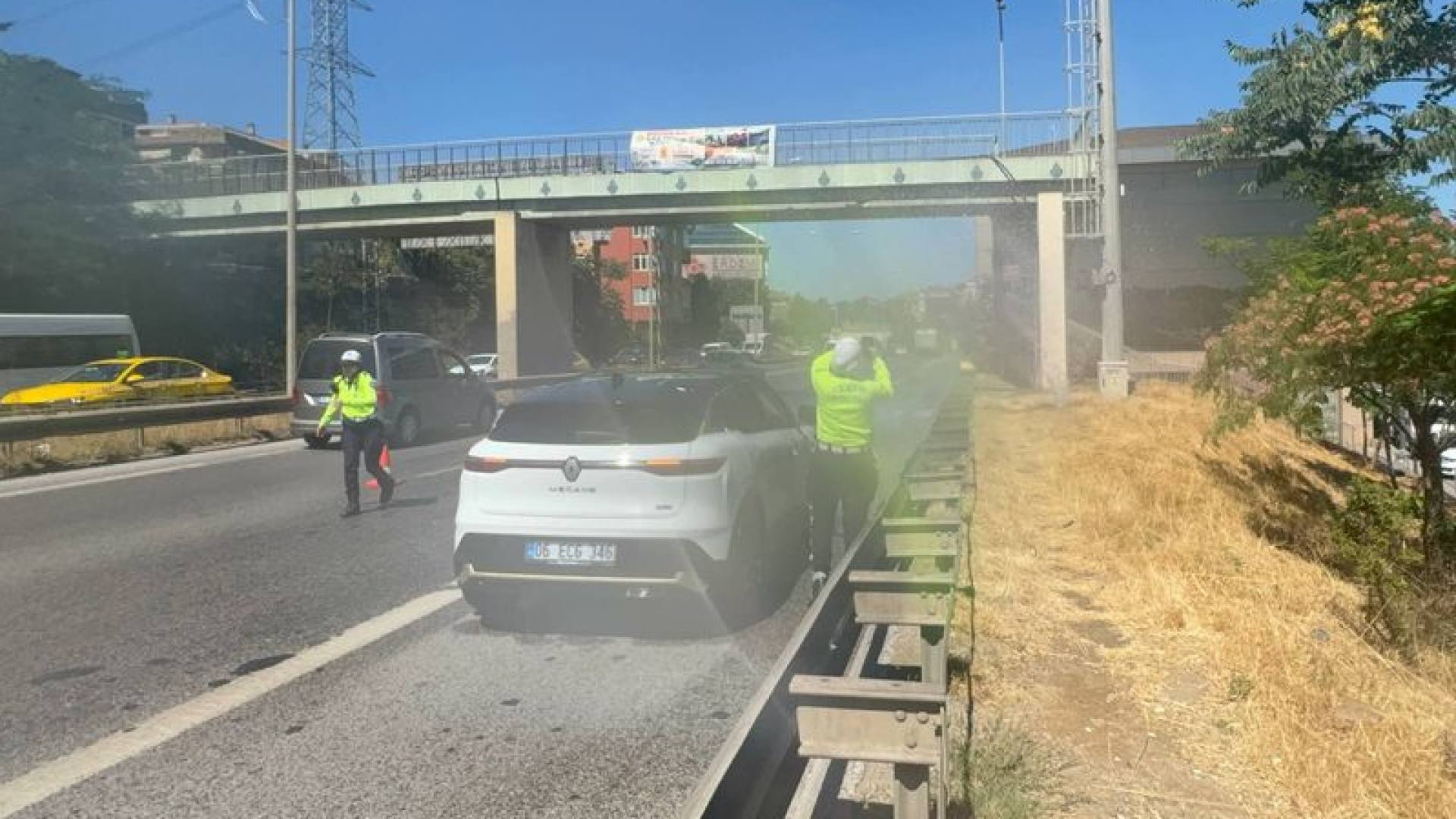 Üsküdar'da Su Borusu Patladı: Şile Otoyolu'nda Trafik Aksadı