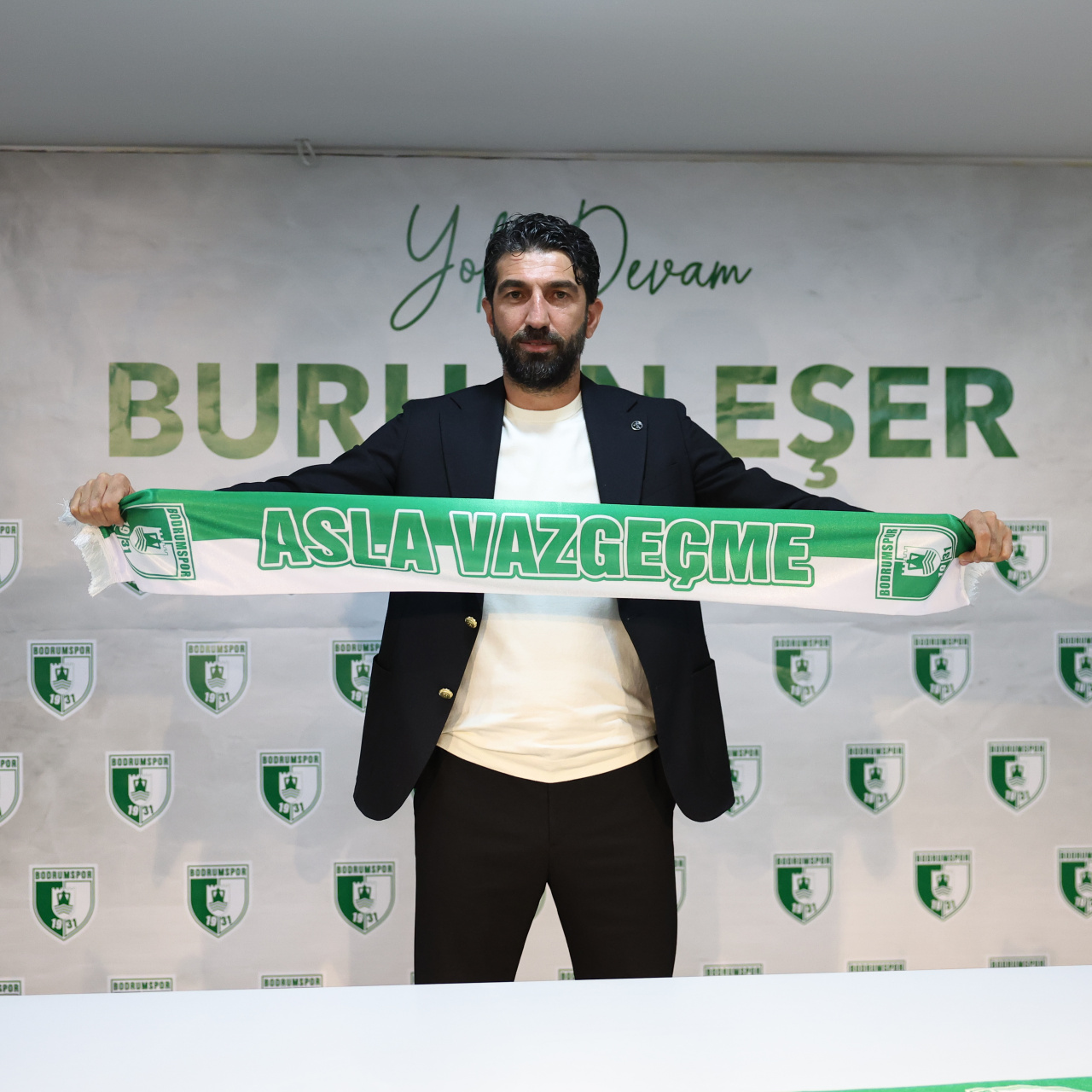 Bodrum FK, Burhan Eşer'le uzattı!