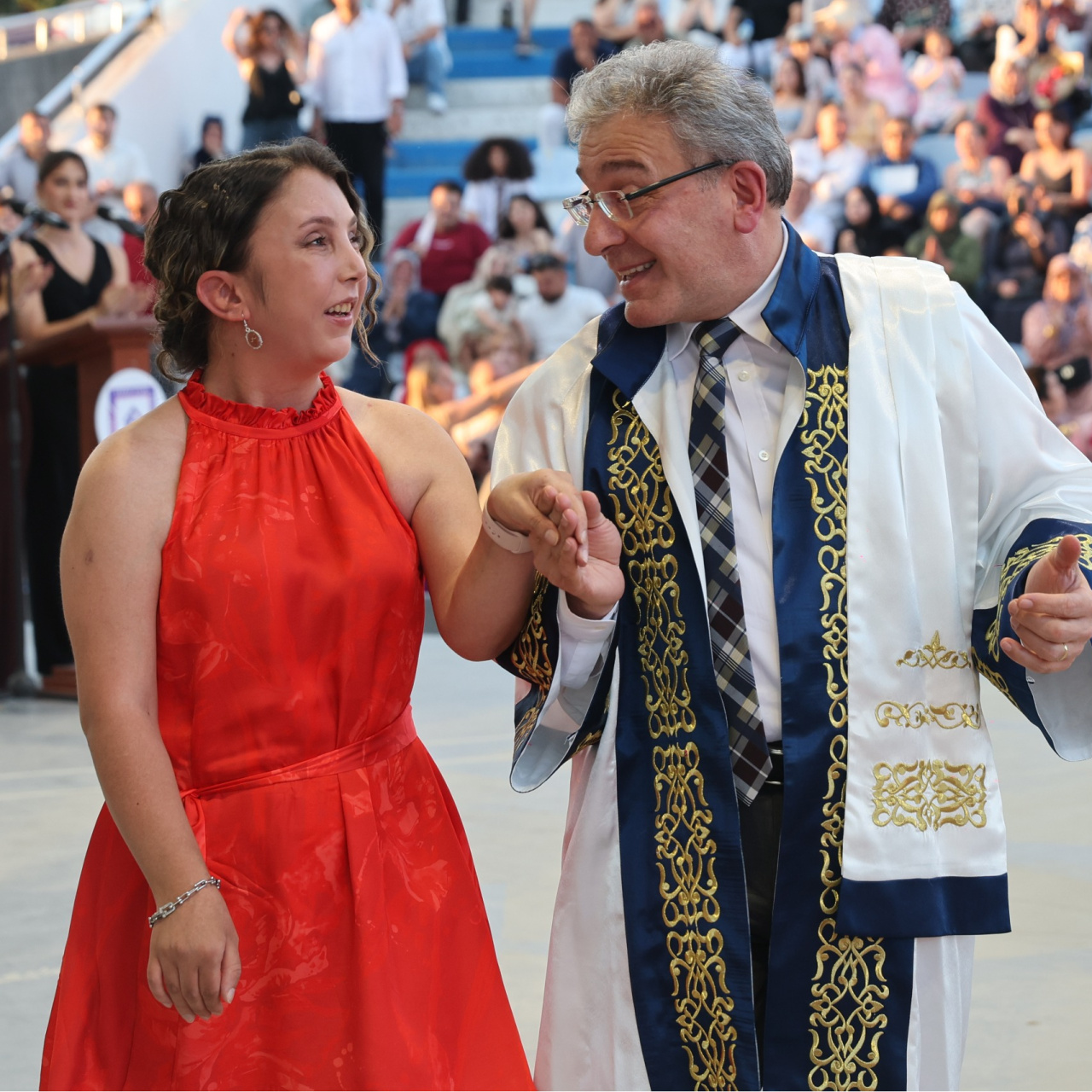 Engelli Öğrencinin Başarılı Mezuniyeti: Annenin Destekleriyle Yazılan Bir Hikaye
