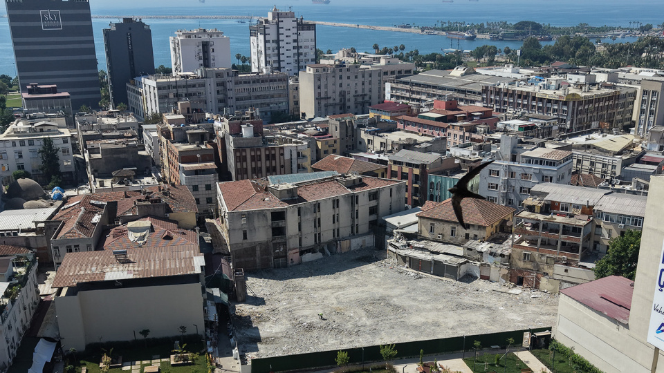 Mersin'in Zafer Çarşısı'nda yıkım