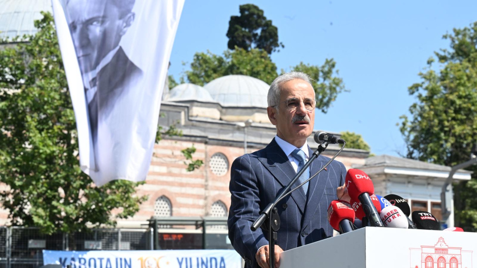 "Bu yıl kabotaj hatlarında 120 milyon yolcu ve 10 milyon aracı aşacağız"