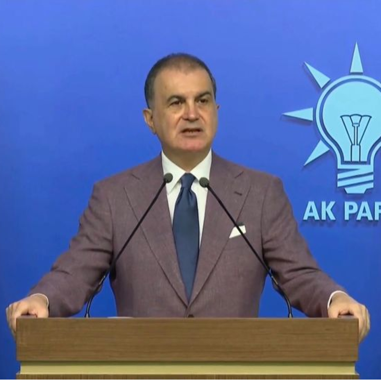 Ömer Çelik'ten Özgür Özel'e dış vesayet eleştirisi
