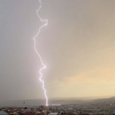 Yıldırım yangına sebep oldu!