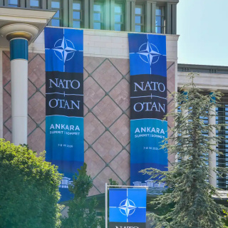 Bir zamanlar gelen yabancı devlet adamlarını yatıracak yatağı bile olmayan Türkiye, NATO Zirvesi'ni şimdi bu binada yapıyor!