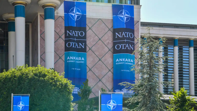 Bir zamanlar gelen yabancı devlet  adamlarını yatıracak yatağı bile olmayan Türkiye, NATO Zirvesi'ni  şimdi bu binada yapıyor!
