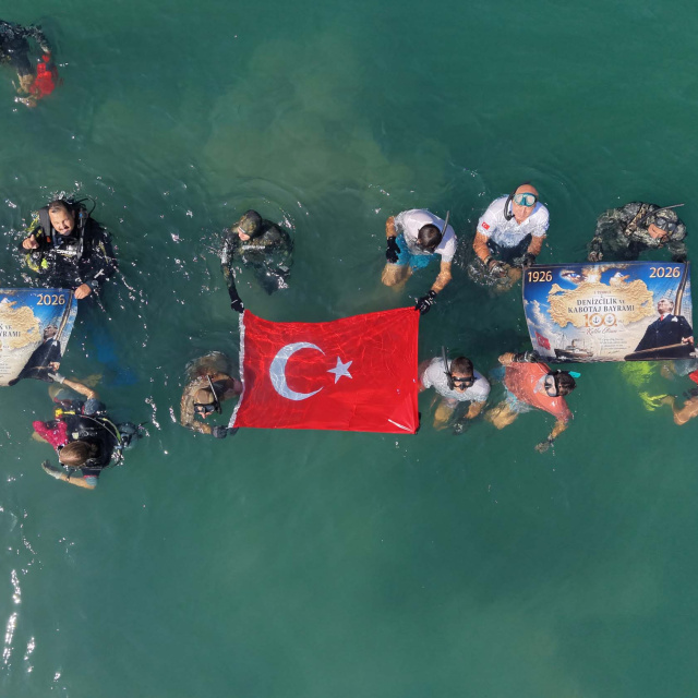Denizden 370 kilo atık çıktı