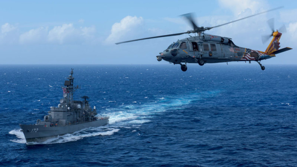 ABD helikopteri Arap Denizi'ne acil iniş yaptı