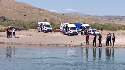 Şiddetli akıntı vardı... 2 çocuk çamaşır yıkıyordu!