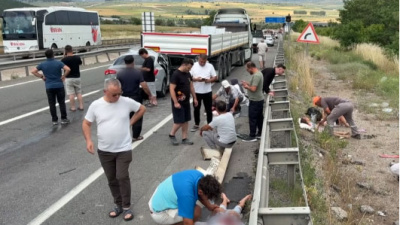 Aynı yönde TIR'a çarptı: 1 ölü, 4'ü çocuk 7 yaralı