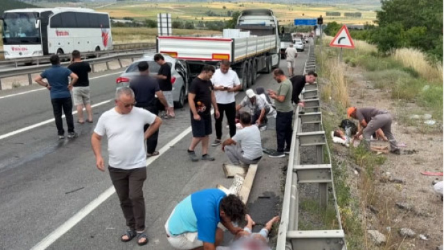 Aynı yönde TIR'a çarptı: 1 ölü, 4'ü çocuk 7 yaralı