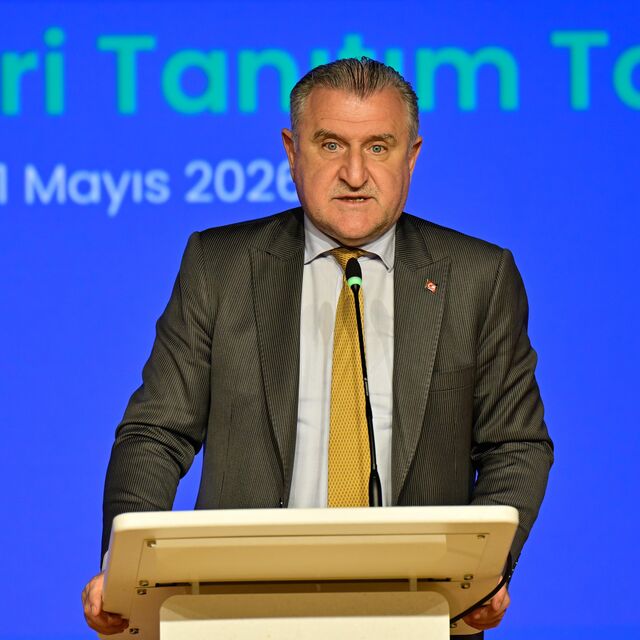 Bakan Bak'tan 12 Dev Adam'a tebrik!