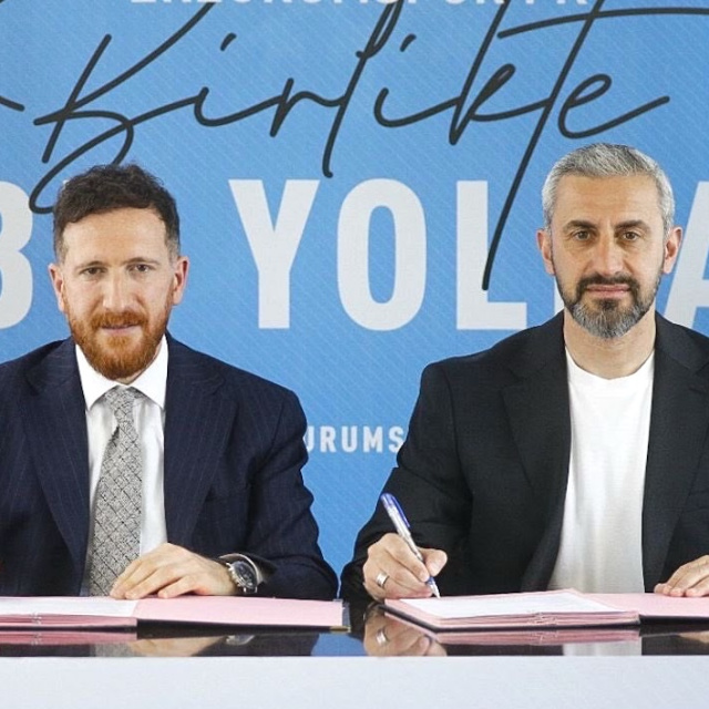 Erzurumspor, Özbalta ve 5 oyuncuyla uzattı!