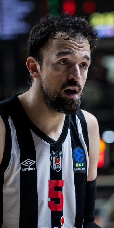 Beşiktaş'ta Sertaç Şanlı'yla yollar ayrıldı