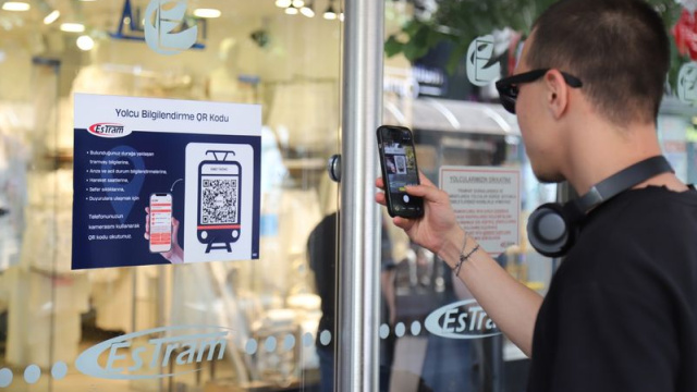 Eskişehir'de tramvay duraklarında QR kod dönemi