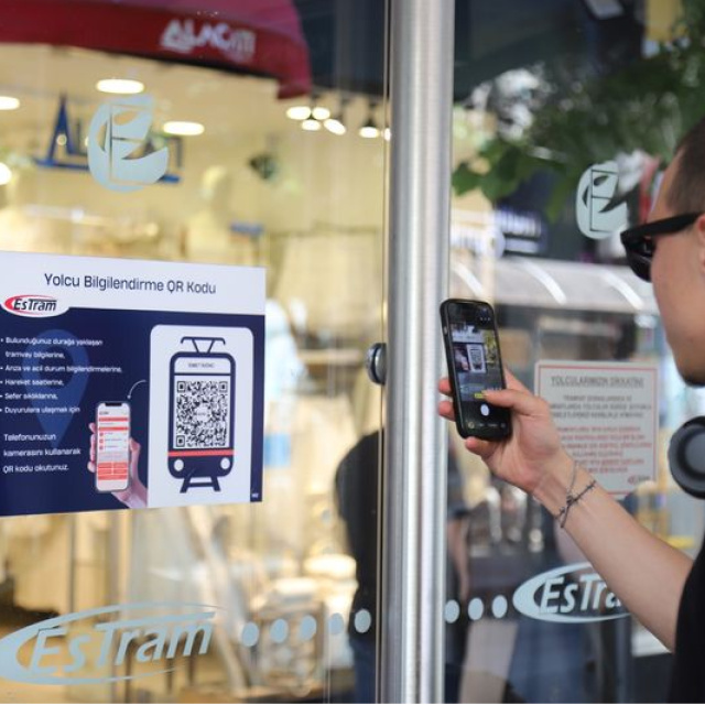 Eskişehir'de tramvay duraklarında QR kod dönemi