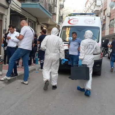 Kardeşinin cesediyle 2 gün yaşadı!