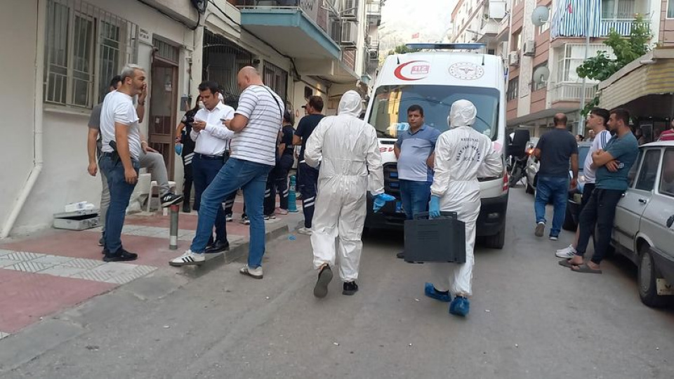 Kardeşinin cesediyle 2 gün yaşadı!