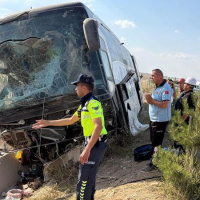 44 kişi yaralandı! Yolcu otobüsü devrildi