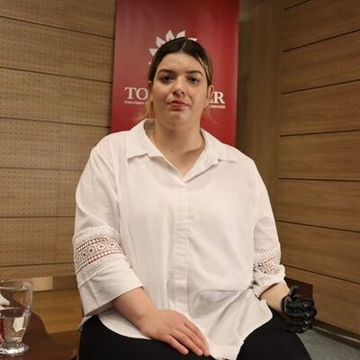 Hayali kızının saçını taramak