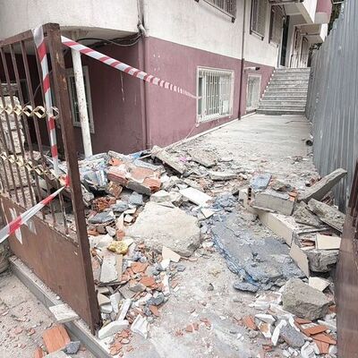 Balkonları çöktü, 5 katlı apartman boşaltıldı