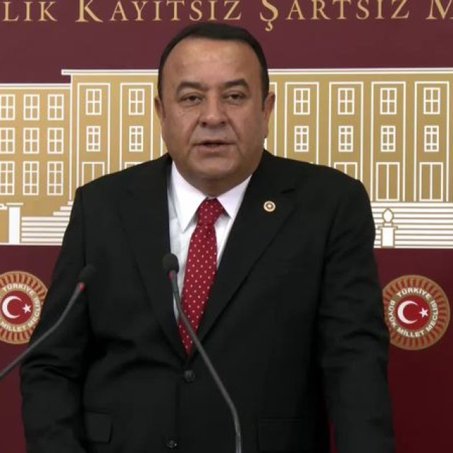 Adnan Beker CHP'den istifa etti