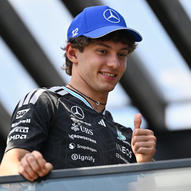 Britanya'da pole pozisyonu Antonelli'nin!