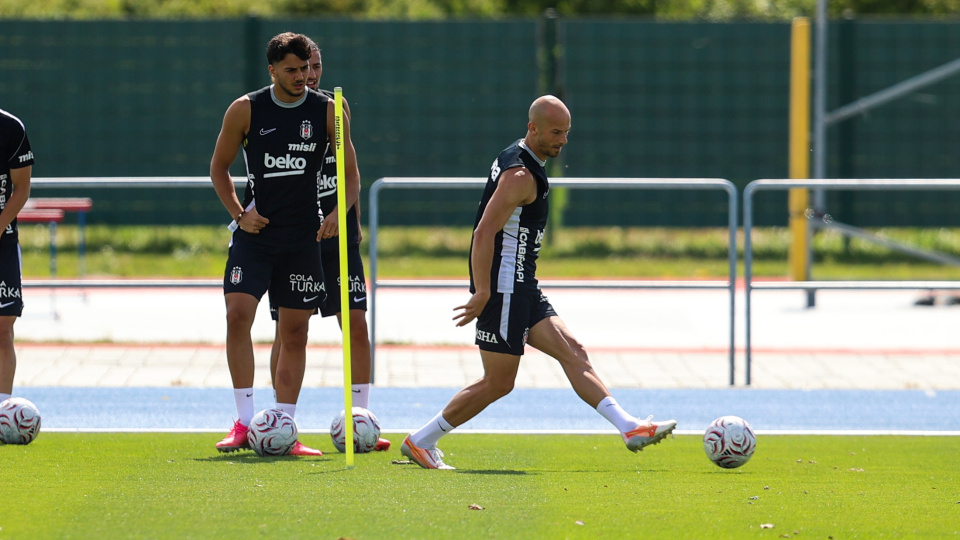 Beşiktaş, hazırlıklarına çift idmanla devam etti!