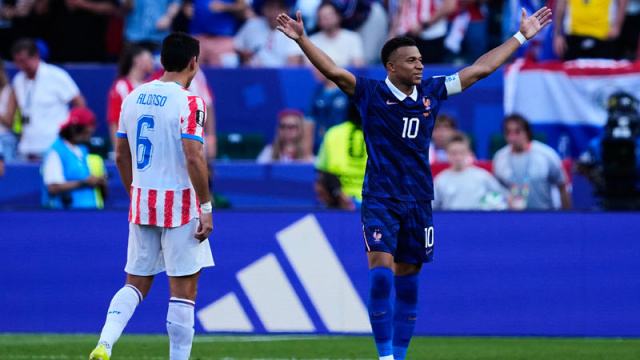 Paraguay'ı tek golle geçen Fransa çeyrek finalde!