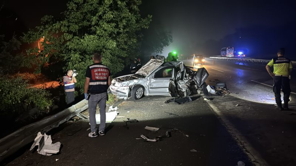 Arızalanan otomobile TIR çarptı: 1 ölü, 3 yaralı