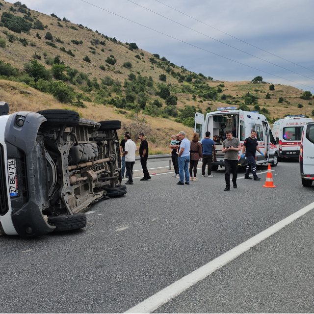 Minibüs devrildi: 16 yaralı