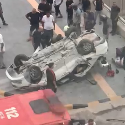 Bariyerlere çarptı! 2 can kaybı var!